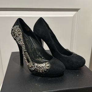 Dolce Vita embroidered black velvet heels size 6.5